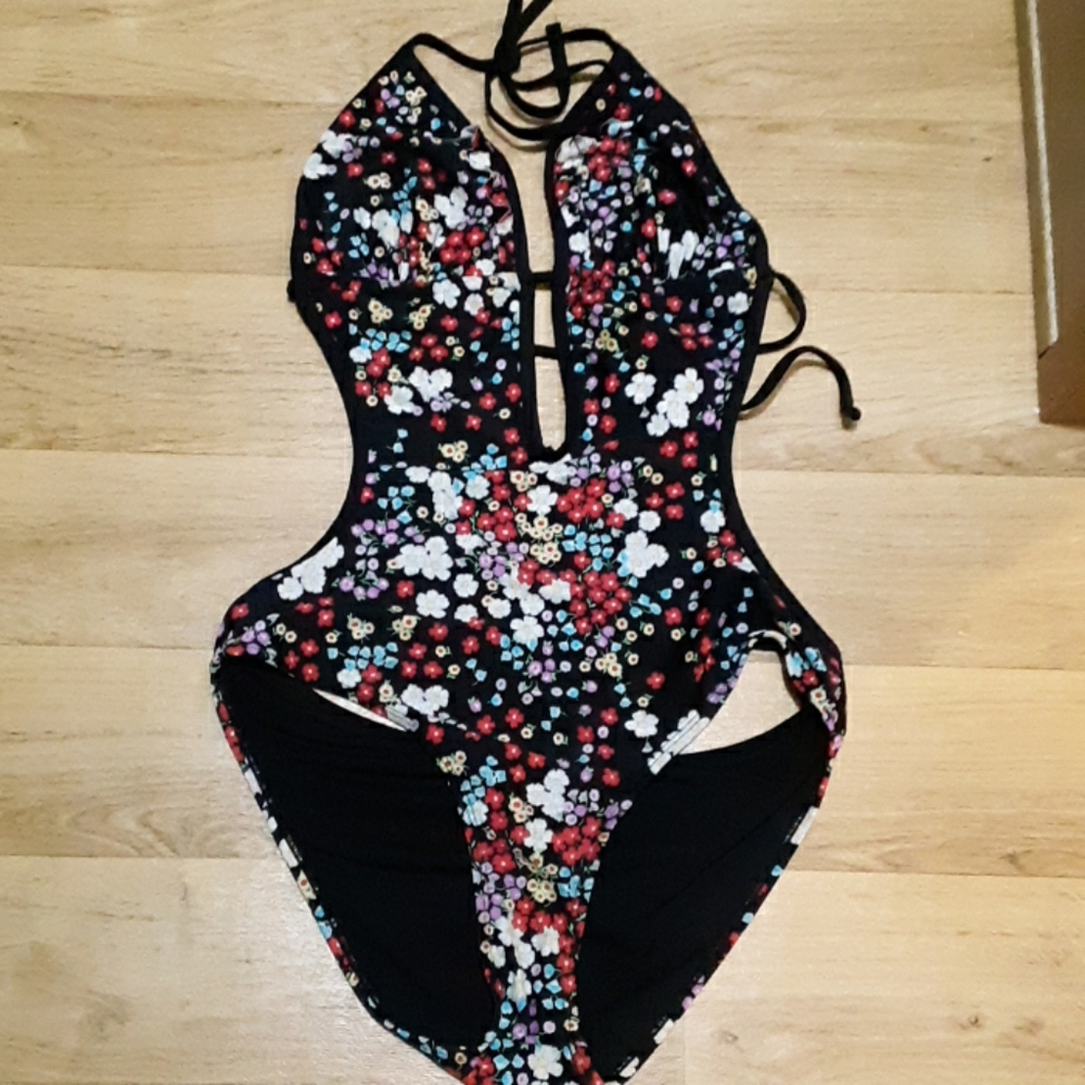 One piece swimming suit